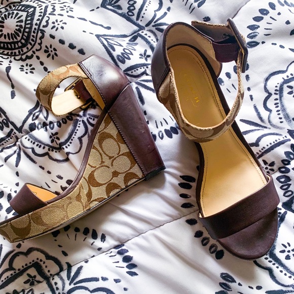 Coach Heels - Picture 4 of 4